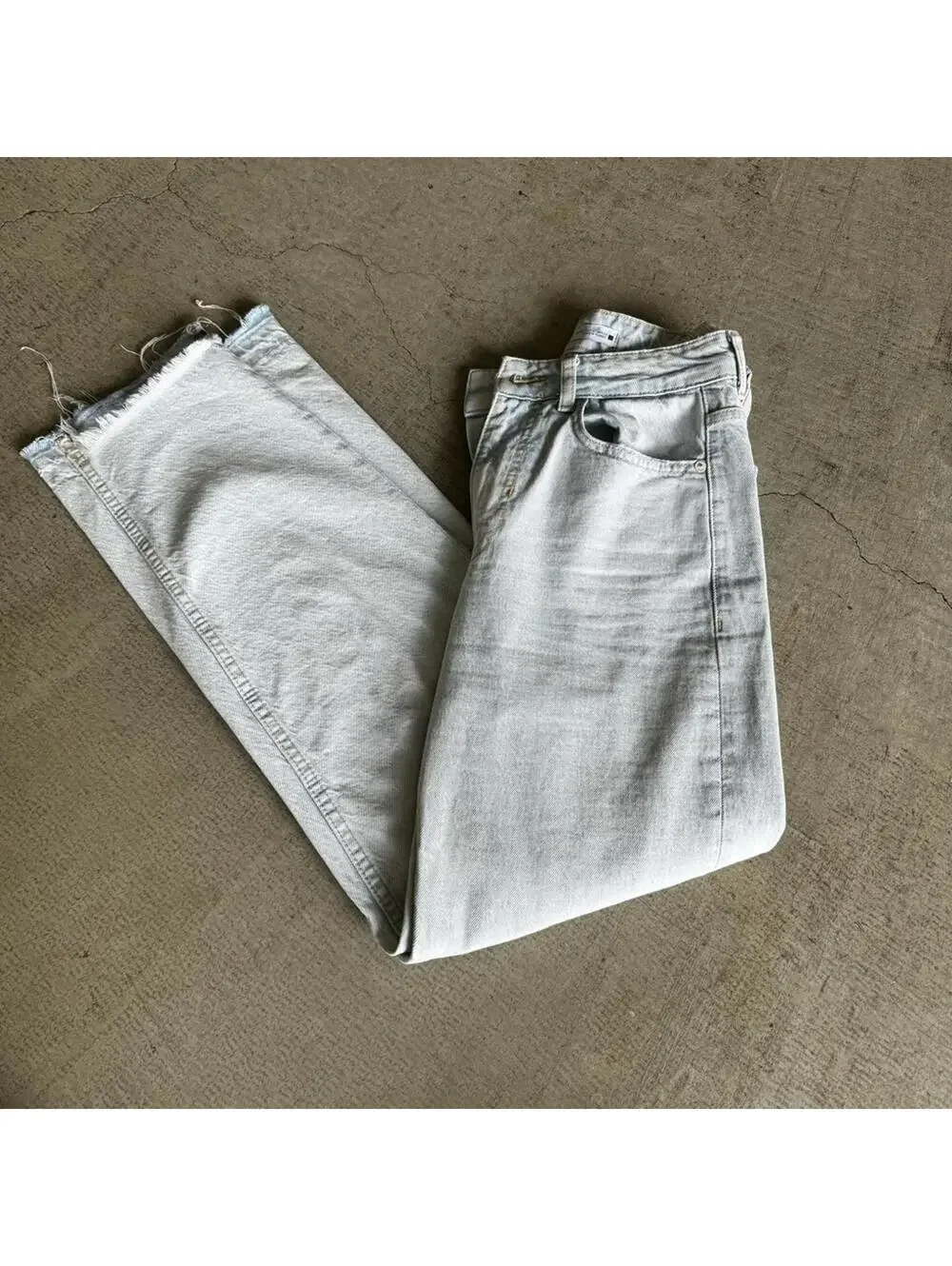 Zara women’s straight leg jeans, mid waist - Picture 7 of 9